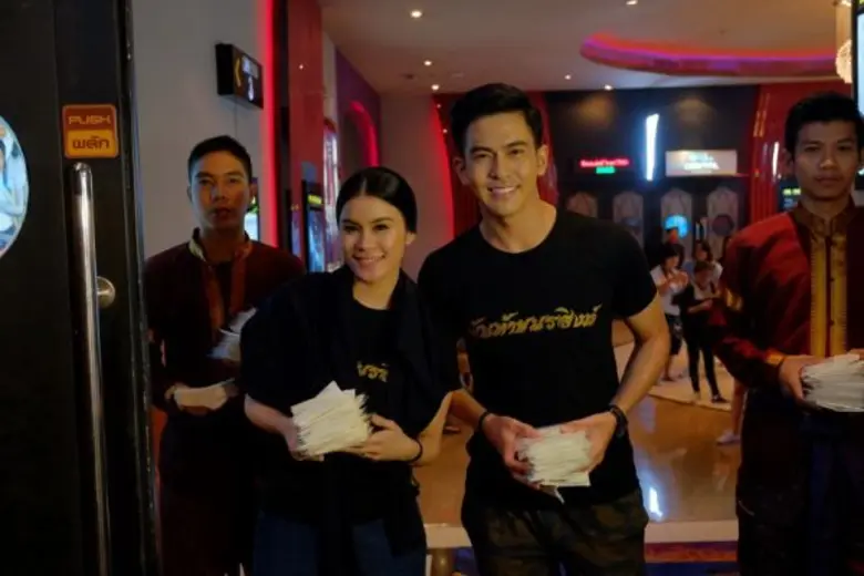 เต้ย-มัดหมี่ ปลื้มกระแสตอบรับ “พันท้ายนรสิงห์” ล้นหลาม พร้อมใจร่วมเซอร์ไพรส์ซับน้ำตา-ขอบคุณคนดูถึงโรงภาพยนตร์