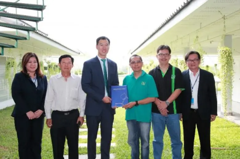 นายโชน โสภณพนิช (ที่สามจากซ้าย) กรรมการผู้จัดการใหญ...