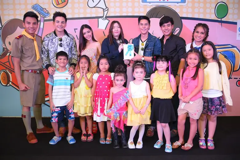 สองหนุ่มหล่อรักเด็ก บอส-จักรพันธ์ วงศ์คณิ...