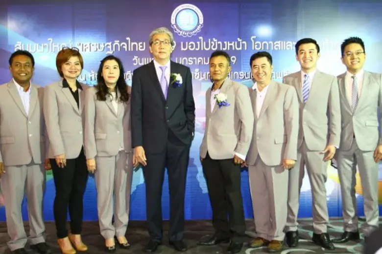 ดร.สมคิด จาตุศรีพิทักษ์ (คนที่ 4 จากซ้าย)...