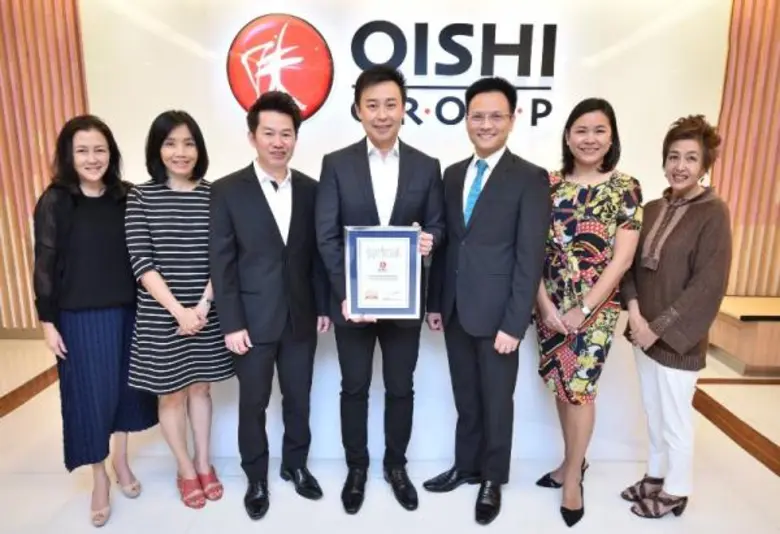 มารุต บูรณะเศรษฐกุล (คนกลาง) กรรมการผู้จั...