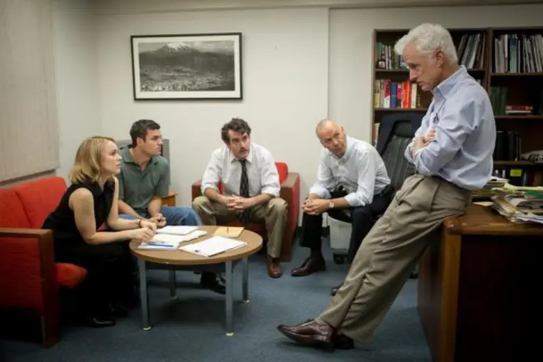 1) กระหึ่มเวทีรางวัลปี 2015! "SPOTLIGHT" ...