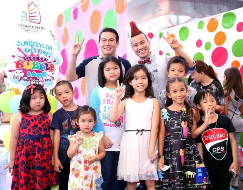 นเรศ จันทลักขณา ผู้จัดการฝ่ายระบบศูนย์การ...