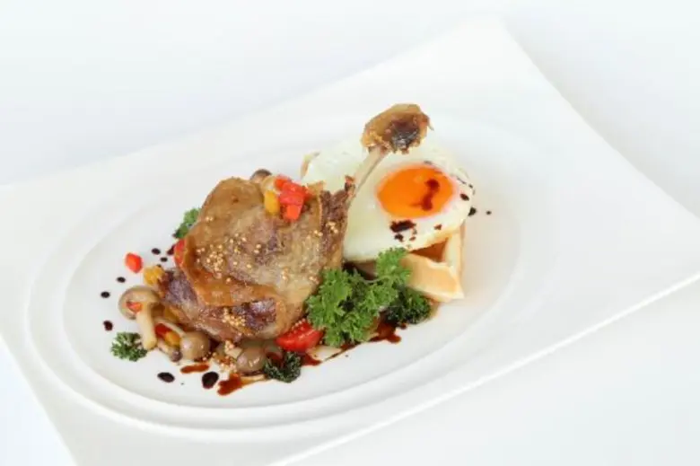 โรงแรมเดอะ แกรนด์ โฟร์วิงส์ คอนเวนชั่น ขอ...