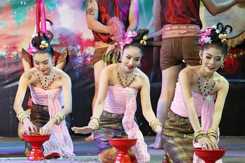 โครงการปลูกจิตสำนึกการเคารพเทิดทูนสถาบัน การสร้างความสามัคคีปรองดองและส่งเสริมการปฏิบัติ ตามค่านิยมหลัก ๑๒ ประการ กิจกรรม “งานน้อมรำลึกสมเด็จพระนเรศวรมหาราชนครลำปาง ประจำปี ๒๕๕๙”