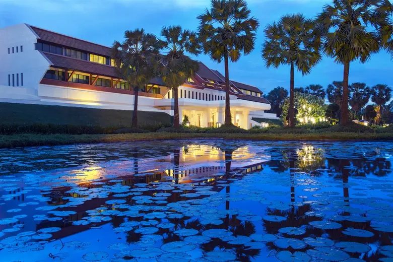 โรงแรม เลอ เมอริเดียน อังกอร์ เสียมเรียบ ...