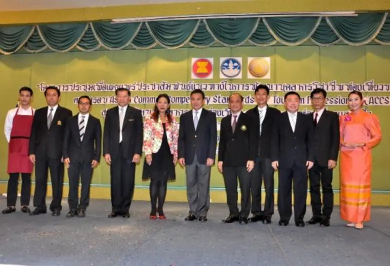 นายพงษ์ภาณุ เศวตรุนทร์ ปลัดกระทรวงการท่อง...