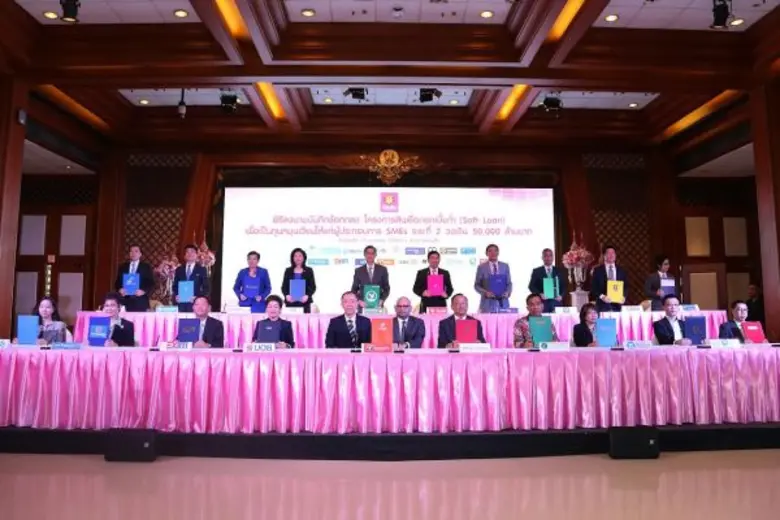 นายเขมทัศน์ สายเชื้อ (แถวล่าง ที่ 3 จากซ้...