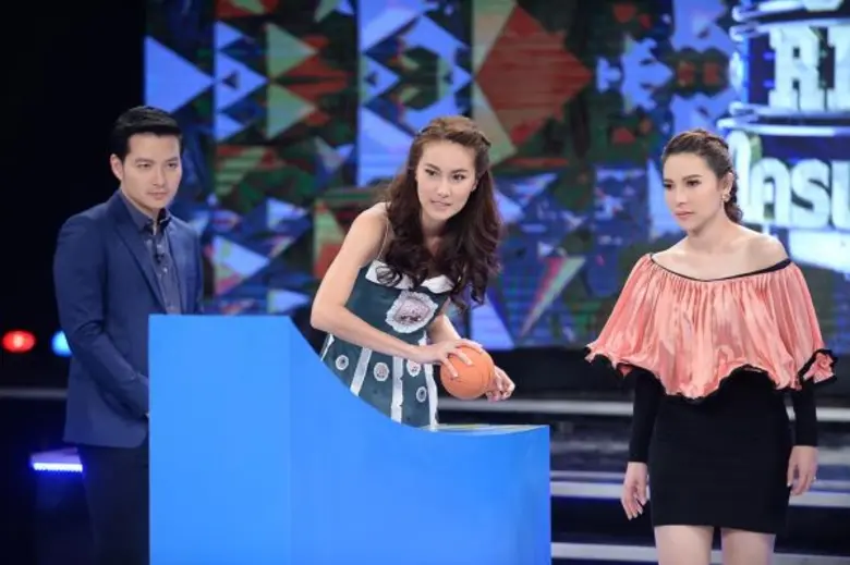 ทีวีไกด์: รายการ “STEP RIGHT UP ใครเก่ง...ใครได้!!!” ฟรอยด์ ณัฏฐพงษ์ โชว์ลีลาเล่นสเก็ตบอร์ด ลุ้นทองคำ 50,000 บาท!!