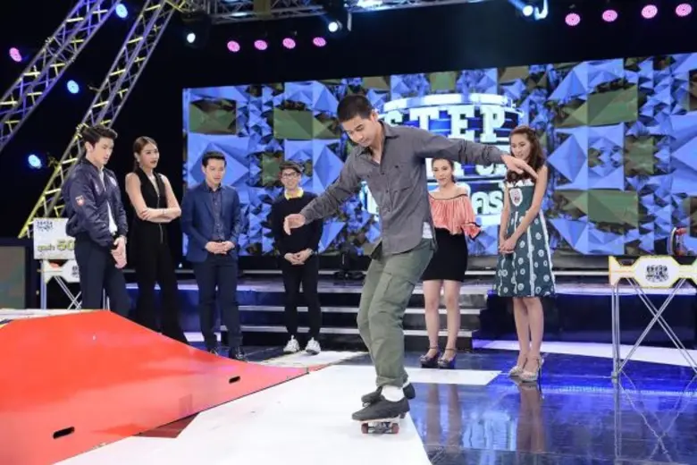 ทีวีไกด์: รายการ “STEP RIGHT UP ใครเก่ง...ใครได้!!!” ฟรอยด์ ณัฏฐพงษ์ โชว์ลีลาเล่นสเก็ตบอร์ด ลุ้นทองคำ 50,000 บาท!!