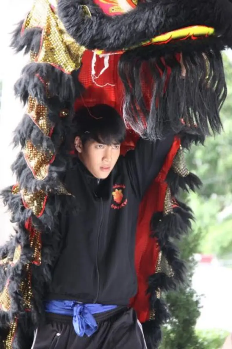 เด่นคุณ งามเนตร ขึ้นแท่นพระเอกเต็มตัว สวมบทบาทเจ้าชาย รับตื่นเต้น…ร้องเพลงประกอบละครครั้งแรก ใน “ดอกไม้ใต้เมฆ”