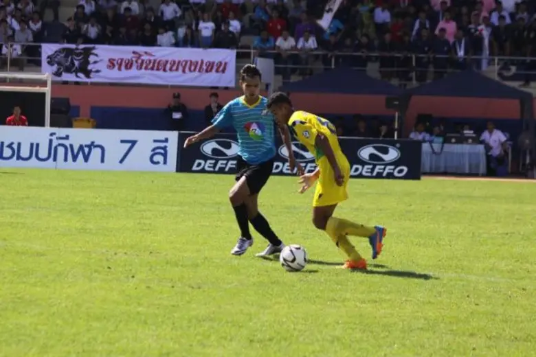 โรงเรียนสุรศักดิ์มนตรี กอดคอ โรงเรียนท่าข้ามพิทยาคม เข้าสู่รอบรองชนะเลิศ “แชมป์กีฬา 7 สี แชมเปียนคัพ 2015”