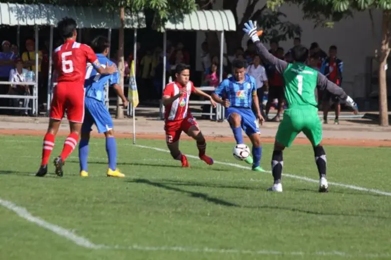 โรงเรียนสุรศักดิ์มนตรี กอดคอ โรงเรียนท่าข้ามพิทยาคม เข้าสู่รอบรองชนะเลิศ “แชมป์กีฬา 7 สี แชมเปียนคัพ 2015”