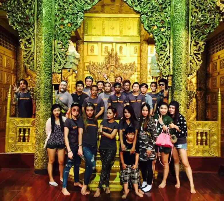 “ไก่ควงแก้ว น้องชายสุดเลิฟ & เอ อัลไซเมอร์ ตะลุยแพไทรโยค บุกกองถ่ายนเรศวร”