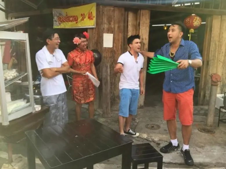 ทีวีไกด์: รายการ "ที่นี่หมอชิต" ตั๊ก บริบูรณ์ , น้าค่อม และ บอล เชิญยิ้ม 3 เพื่อนซี้ต่างวัยกับภารกิจเพื่อคนรัก