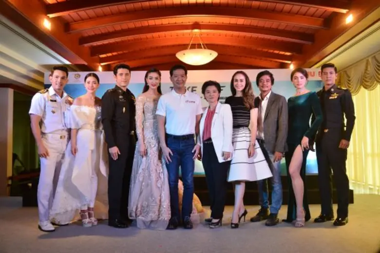 เนตรชนก’ บอสใหญ่ทรูโฟร์ยูนำทัพเปิดตัว 6 ซุปตาร์ ซีรีส์เจ้าเวหา’ ฟอร์มยักษ์แห่งปี อั้ม อธิชาติ-นุ่น วรนุช, แอนดริว เกร็กสัน-แพนเค้ก เขมนิจ, ติ๊ก เจษฎาภรณ์-ใหม่ ดาวิกา สร้างปรากฎการณ์สั่นสะเทือนวงการบันเทิงไทย