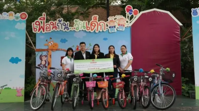 LUF ใจดีมอบจักรยานแห่งความสุขแก่น้องๆ เทศกาลวันเด็กปี 2559