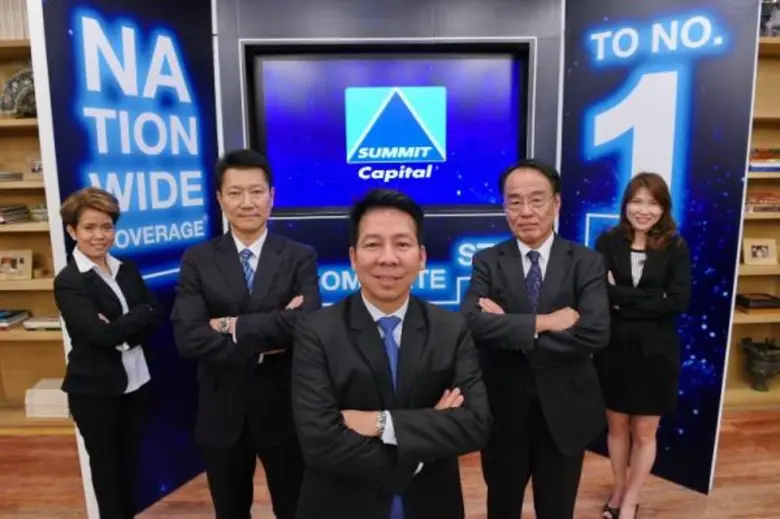 นายวิชิต พยุหนาวีชัย (กลาง) ประธานเจ้าหน้...