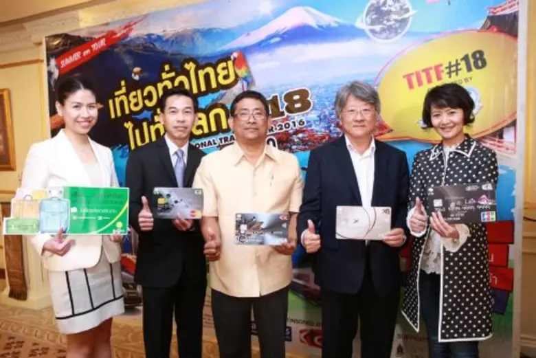 นางสาวเจนจิต ลัดพลี (ขวา) ผู้อำนวยการ-การ...