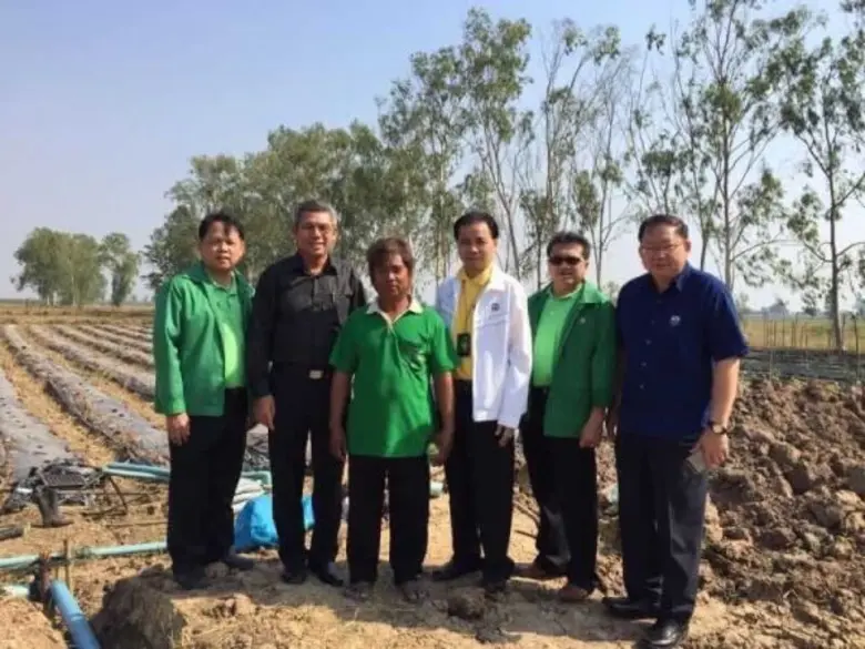 นายวันชัย ผโลทัยถเกิง (ที่ 2 จากซ้าย) กรรมการ ธนาคา...