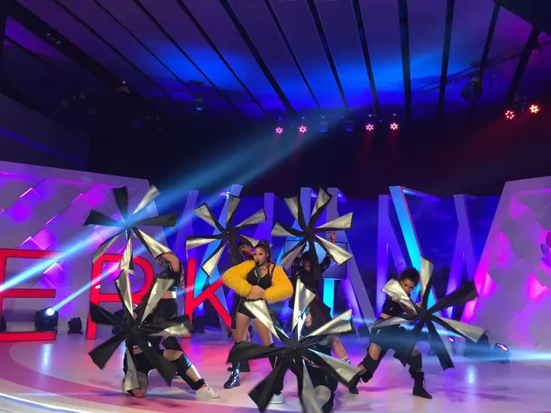 ขึ้นชื่อว่าเป็นสาวแซ่บคนหนึ่งของวงการเพลง...