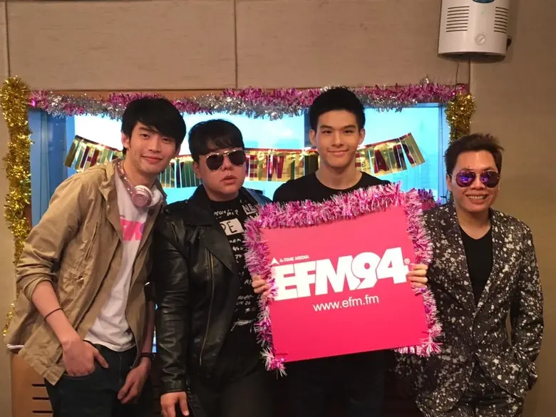 ถูกแฟนๆ ชาวอีเอฟเอ็มยกตำแหน่งให้เป็น "สาม...