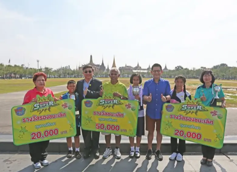 สถิติโลกบันทึก โรงเรียนวัดลำนาว จ.นครศรีธรรมราช แชมป์กระโดดเชือกสามัคคีประเทศไทย 300 คน