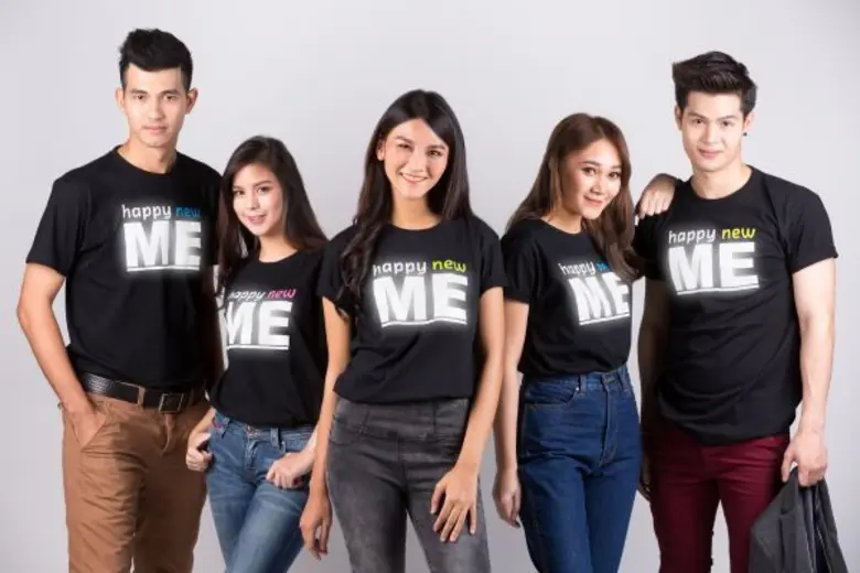 กระแสแรงข้ามปีเลยทีเดียว กับเสื้อยืดดีไซน...