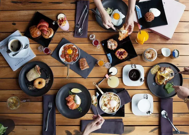 เลซี่ ซันเดย์ส' ที่ ห้องอาหาร เดอะ คิทเช่...