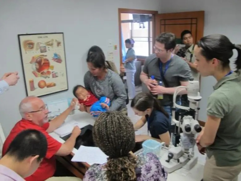 ผ่าตัดฟรี สำหรับเด็กปากแหว่งเพดานโหว่ และมือติด เท้าติด เพื่อเฉลิมพระเกียรติฯ