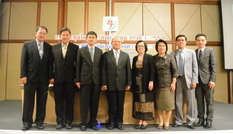 พลตำรวจเอก สุนทร ซ้ายขวัญ (คนที่ 5 จากขวา...