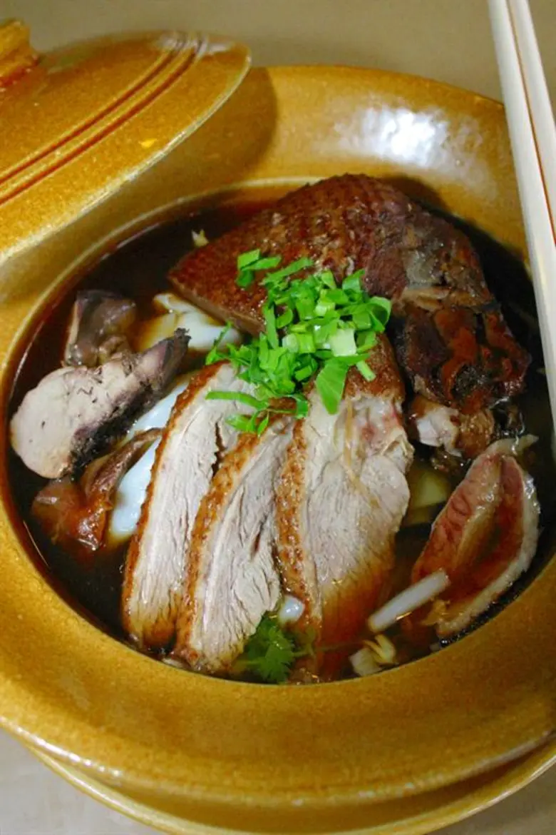 ห้องอาหารเรือนต้น เสริฟเมนูคุ้นเคยแต่ไม่ธ...