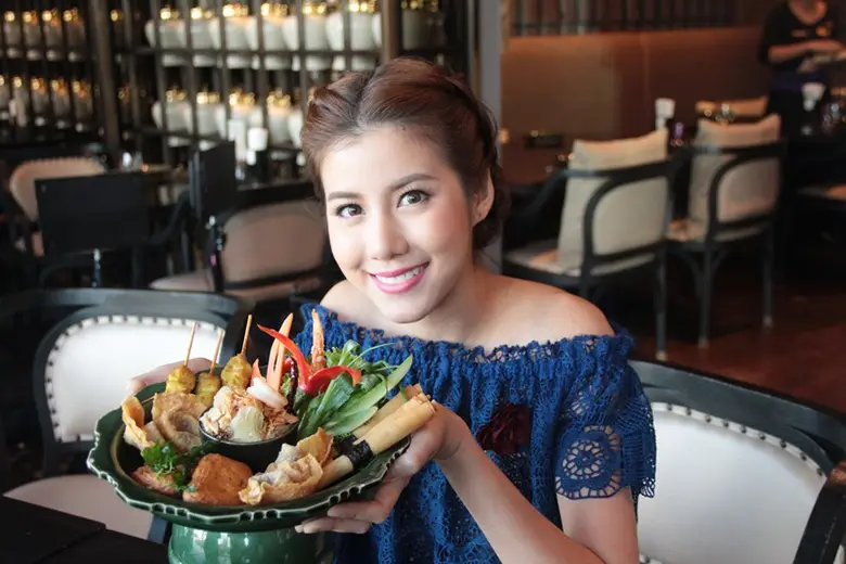 ทีวีไกด์: รายการ "Two Piece Two Please" “เอสเธอร์-แพตตี้” พาชิมสุดยอดอาหารไทยสไตล์วังหลวง