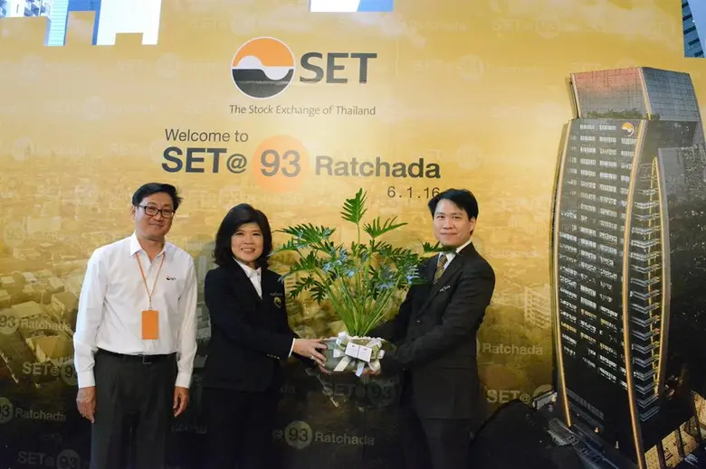 นายนท เกริกฤิทธิ์วณิช (คนขวา) ผู้ช่วยกรรม...