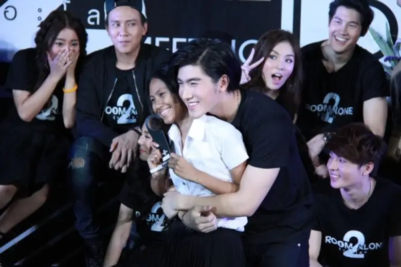 “รูม อะโลน 2 มิตติ้งฯ” สุดประทับใจ !!!“มุก-บ้าน” โชว์หวาน “เมฆ” แจกกอดแฟนคลับ ฟินกระจาย