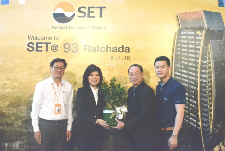 นายวสันต์ อิทธิโรจนกุล (คนที่ 2 จากขวา) ก...