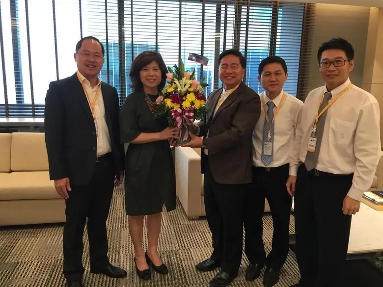 คุณสมภพ ศักดิ์พันธ์พนม (ที่ 3 จากขวา) ประธานกรรมการ...