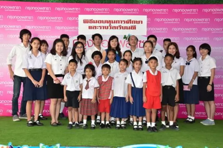 อัญชลี ตันติวงษากิจ (กลาง-แถวหลัง) กรรมกา...