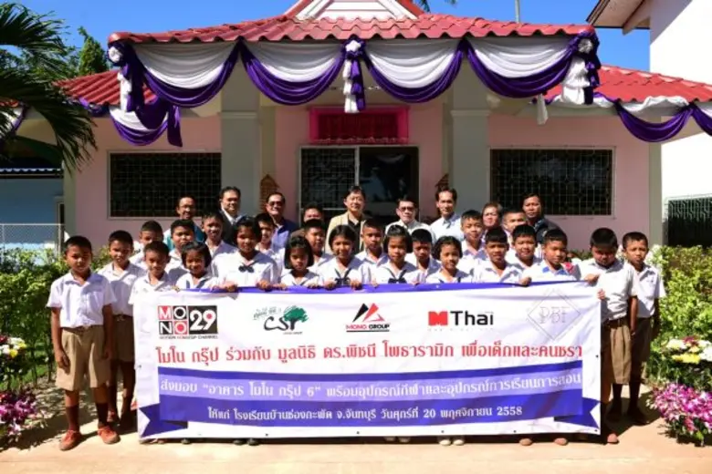 ส่งมอบอาคาร คุณซัง โด ลี ประธานเจ้าหน้าที...