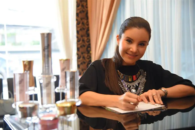 “ซีแนม” เผยทริค ขจัด “ไขมันส่วนเกิน” โชว์บอดี้สุดสลิม ที่ “ออเธนทิคคลินิก”