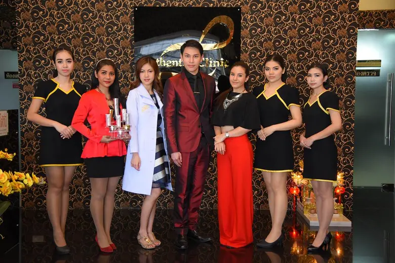 “ซีแนม” เผยทริค ขจัด “ไขมันส่วนเกิน” โชว์บอดี้สุดสลิม ที่ “ออเธนทิคคลินิก”