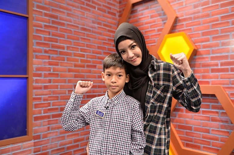 เอ วราวุธ ส่งรายการฟอร์แมต เพื่อคนรักภาษาไทย “เก่งคิด พิชิตคำ Spelling Star” ลงจอ 7 สี!! ดึง ซี ศิวัฒน์ พิธีกร ประกบ 2 สาว ใบเฟิร์น พัสกร – แพร พิมพ์ลดา ออกอากาศทุกวันเสาร์ เวลา 15.45 น. เริ่ม 23 มกราคมนี้!!!