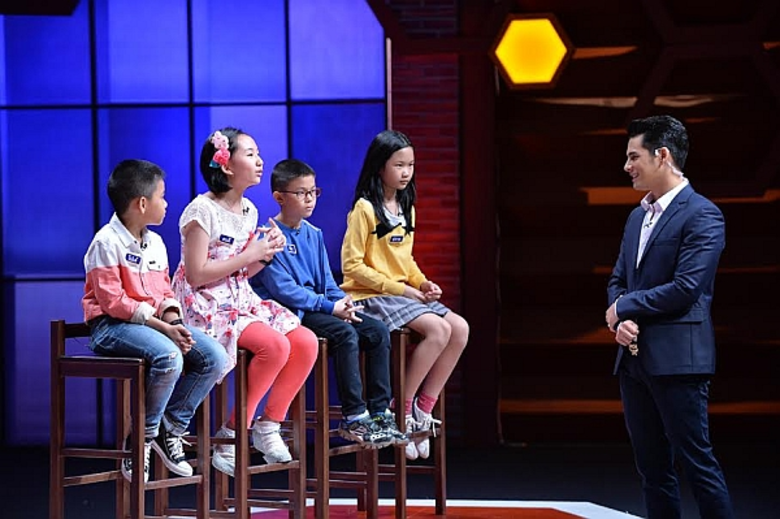 เอ วราวุธ ส่งรายการฟอร์แมต เพื่อคนรักภาษาไทย “เก่งคิด พิชิตคำ Spelling Star” ลงจอ 7 สี!! ดึง ซี ศิวัฒน์ พิธีกร ประกบ 2 สาว ใบเฟิร์น พัสกร – แพร พิมพ์ลดา ออกอากาศทุกวันเสาร์ เวลา 15.45 น. เริ่ม 23 มกราคมนี้!!!