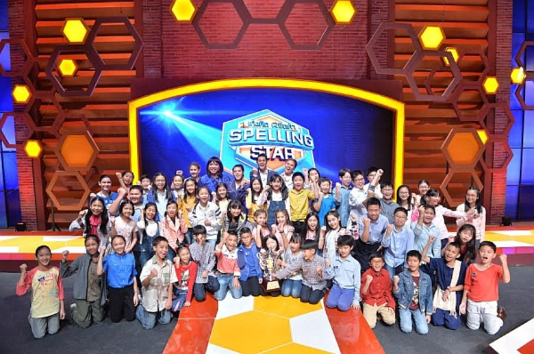 เอ วราวุธ ส่งรายการฟอร์แมต เพื่อคนรักภาษาไทย “เก่งคิด พิชิตคำ Spelling Star” ลงจอ 7 สี!! ดึง ซี ศิวัฒน์ พิธีกร ประกบ 2 สาว ใบเฟิร์น พัสกร – แพร พิมพ์ลดา ออกอากาศทุกวันเสาร์ เวลา 15.45 น. เริ่ม 23 มกราคมนี้!!!