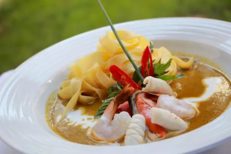 ห้องอาหารเดอะโกลบ โรงแรมเซ็นทาราคอนเวนชัน...