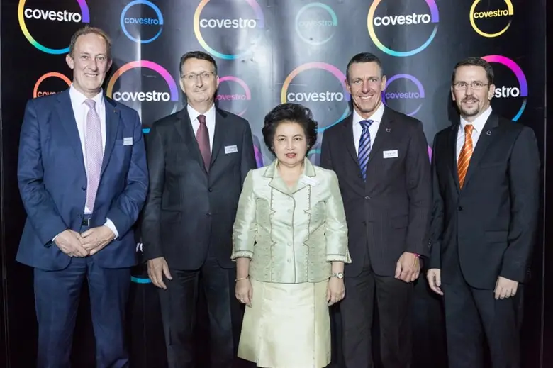 เมื่อเร็วๆ นี้ นายแฟรงค์ ลุทซ์ (ที่2 จากข...