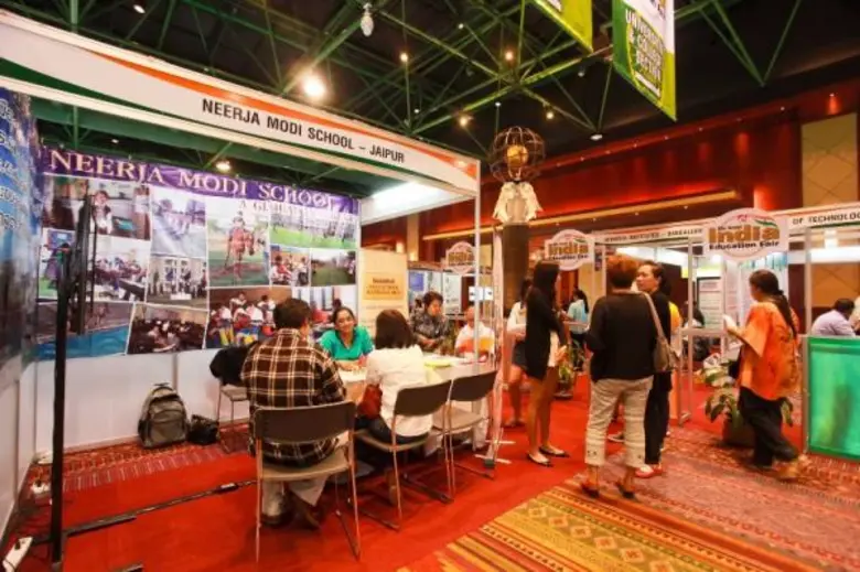 งานนิทรรศการศึกษาต่อปรายละเอียดงาน ระเทศอ...