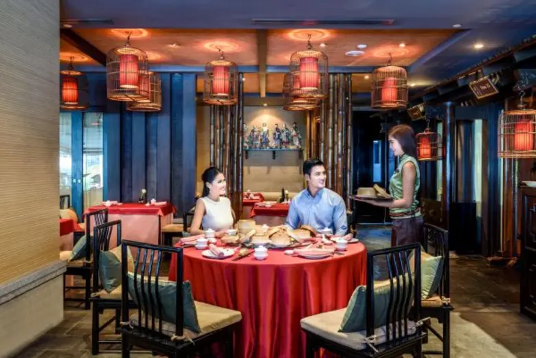 ห้องอาหารจีนลกหว่าฮิน โรงแรมโนโวเทล กรุงเ...