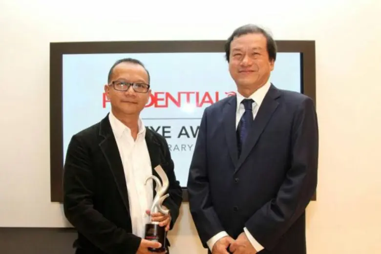 ศาสตราจารย์ ดร.อภินันท์ โปษยานนท์ ปลัดกระ...