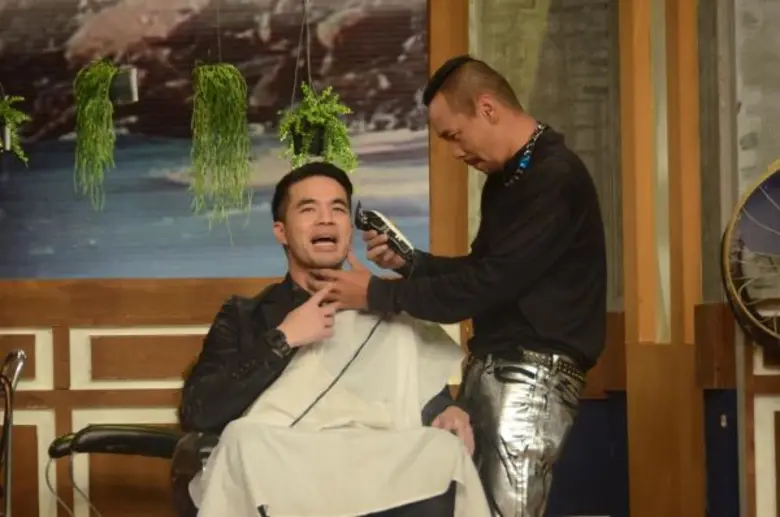 ทีวีไกด์: รายการ “ชิงร้อยชิงล้าน ว้าวว้าวว้าว” ว่าน เสียวหู เจอเท่งจับตัดผมกลางรายการ ชิงร้อยฯ